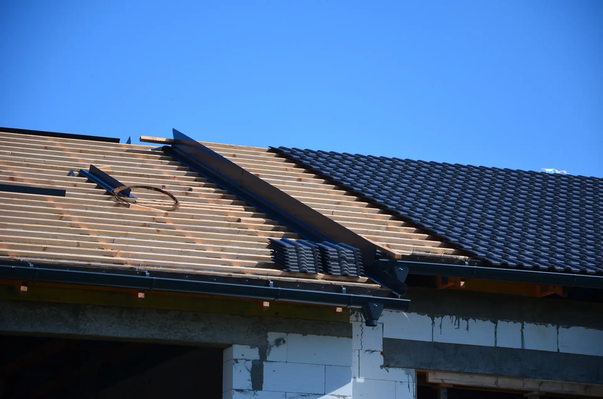 A Guide to Choosing the Right Roofing Material for Your Home in Rochester Hills